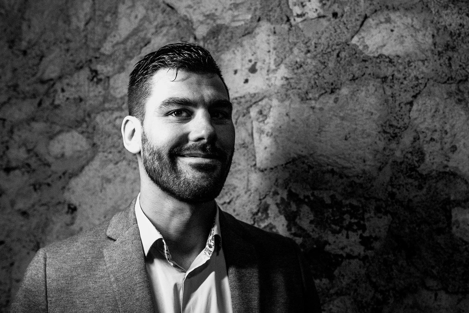 Antoine Audy, co-gérant de Cassiopub, agence spécialisée dans la réalisation d'enseigne, signalétique, covering véhicule, vitrine, à Aurillac (Cantal) et Rognac (Bouches-du-Rhône).