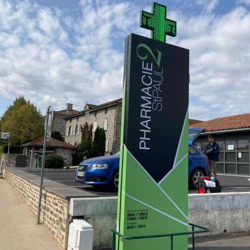 Signalétique réalisée par Cassiopub, agence à Aurillac (Cantal) et Rognac (Bouches-du-Rhône).