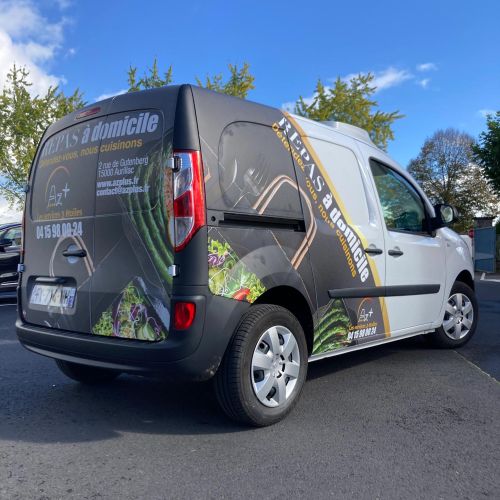 Marquage de véhicules réalisé par Cassiopub, agence à Aurillac (Cantal) et Rognac (Bouches-du-Rhône).