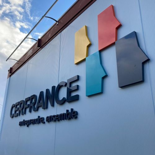 Enseignes réalisées par Cassiopub, agence à Aurillac (Cantal) et Rognac (Bouches-du-Rhône).