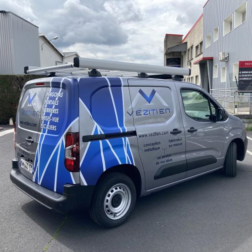 Marquage de véhicules réalisé par Cassiopub, agence à Aurillac (Cantal) et Rognac (Bouches-du-Rhône).