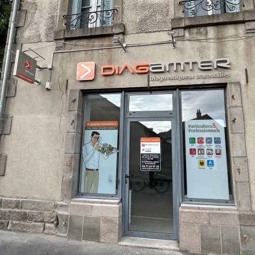 Enseignes réalisées par Cassiopub, agence à Aurillac (Cantal) et Rognac (Bouches-du-Rhône).