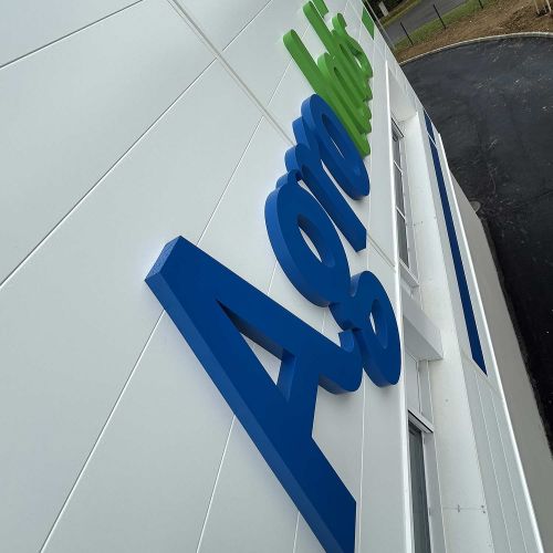 Enseignes réalisées par Cassiopub, agence à Aurillac (Cantal) et Rognac (Bouches-du-Rhône).