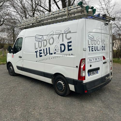 Marquage de véhicules réalisé par Cassiopub, agence à Aurillac (Cantal) et Rognac (Bouches-du-Rhône).