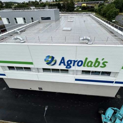 Enseignes réalisées par Cassiopub, agence à Aurillac (Cantal) et Rognac (Bouches-du-Rhône).