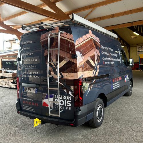 Marquage de véhicules réalisé par Cassiopub, agence à Aurillac (Cantal) et Rognac (Bouches-du-Rhône).