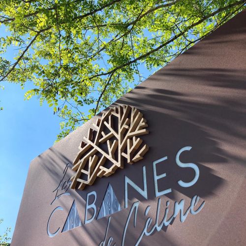 Enseignes réalisées par Cassiopub, agence à Aurillac (Cantal) et Rognac (Bouches-du-Rhône).