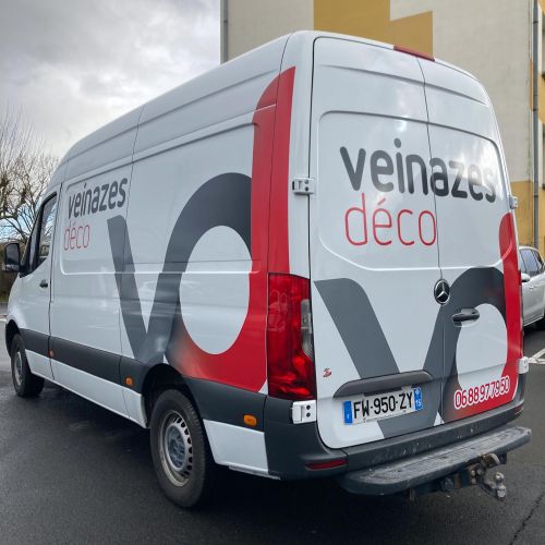 Marquage de véhicules réalisé par Cassiopub, agence à Aurillac (Cantal) et Rognac (Bouches-du-Rhône).