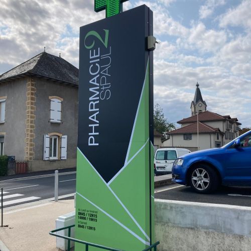Signalétique réalisée par Cassiopub, agence à Aurillac (Cantal) et Rognac (Bouches-du-Rhône).