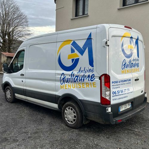 Marquage de véhicules réalisé par Cassiopub, agence à Aurillac (Cantal) et Rognac (Bouches-du-Rhône).