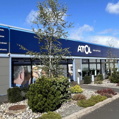 Enseignes réalisées par Cassiopub, agence à Aurillac (Cantal) et Rognac (Bouches-du-Rhône).