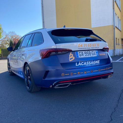 Marquage de véhicules réalisé par Cassiopub, agence à Aurillac (Cantal) et Rognac (Bouches-du-Rhône).