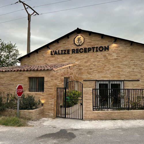 Enseignes réalisées par Cassiopub, agence à Aurillac (Cantal) et Rognac (Bouches-du-Rhône).