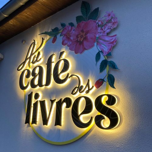 Enseignes réalisées par Cassiopub, agence à Aurillac (Cantal) et Rognac (Bouches-du-Rhône).