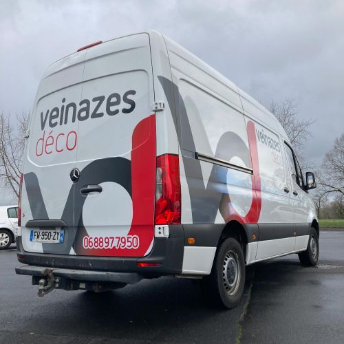 Marquage de véhicules réalisé par Cassiopub, agence à Aurillac (Cantal) et Rognac (Bouches-du-Rhône).