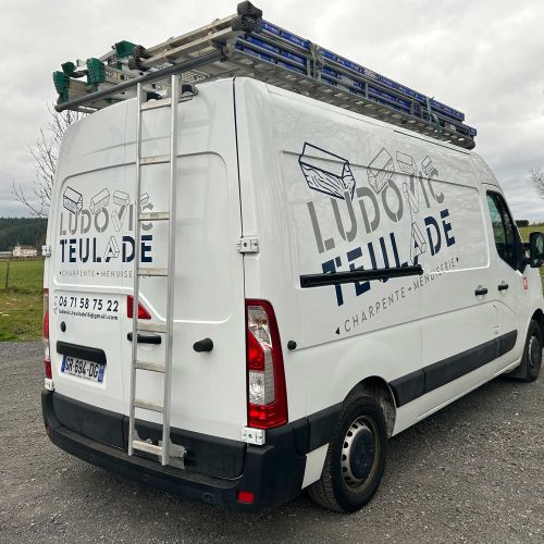 Marquage de véhicules réalisé par Cassiopub, agence à Aurillac (Cantal) et Rognac (Bouches-du-Rhône).