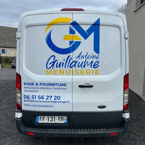 Marquage de véhicules réalisé par Cassiopub, agence à Aurillac (Cantal) et Rognac (Bouches-du-Rhône).