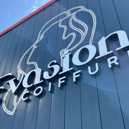 Enseignes réalisées par Cassiopub, agence à Aurillac (Cantal) et Rognac (Bouches-du-Rhône).