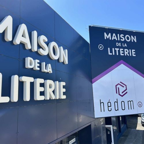 Enseignes réalisées par Cassiopub, agence à Aurillac (Cantal) et Rognac (Bouches-du-Rhône).