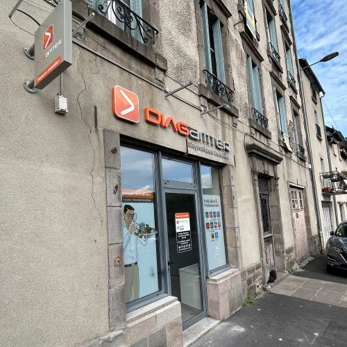 Enseignes réalisées par Cassiopub, agence à Aurillac (Cantal) et Rognac (Bouches-du-Rhône).